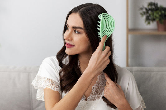 Saiba como o Keradense fortalece cabelos e unhas com biotina, zinco e vitaminas. Reduza a queda capilar e aumente a resistência das unhas com saúde.